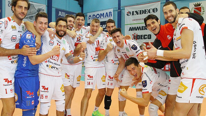 Civitanova e Modena ancora in vetta. 3-1 con Exprivia e Sir