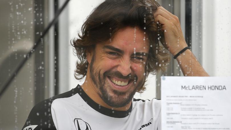 F1, Alonso si diverte su una MotoGp