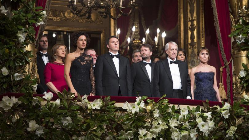 Prima alla Scala, pochi vip ma a sorpresa c'è il premier