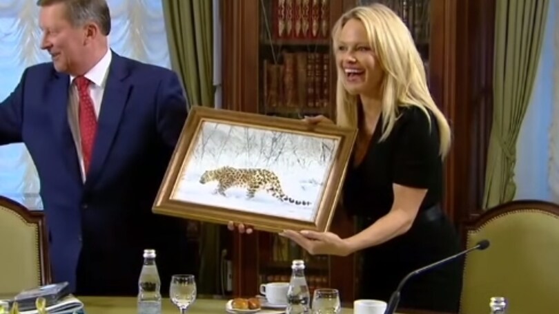 Russia, Pamela Anderson al Cremlino