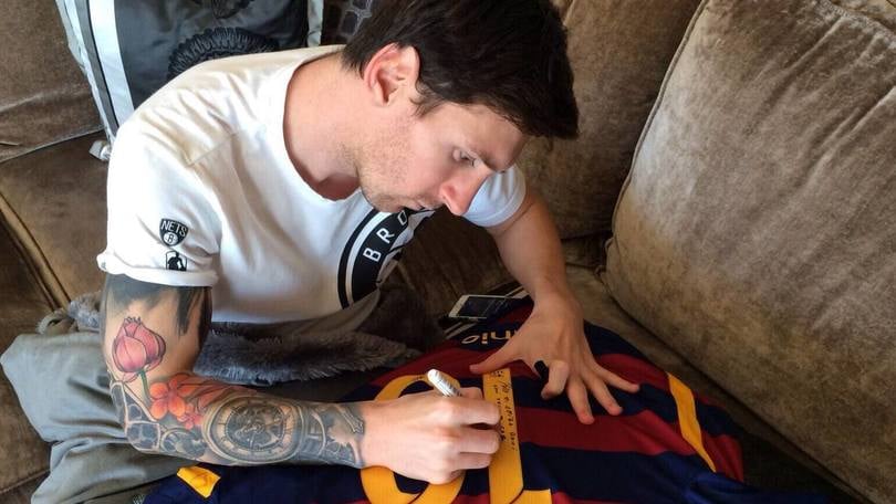 Barcellona, Messi regala la maglia a Ronaldinho