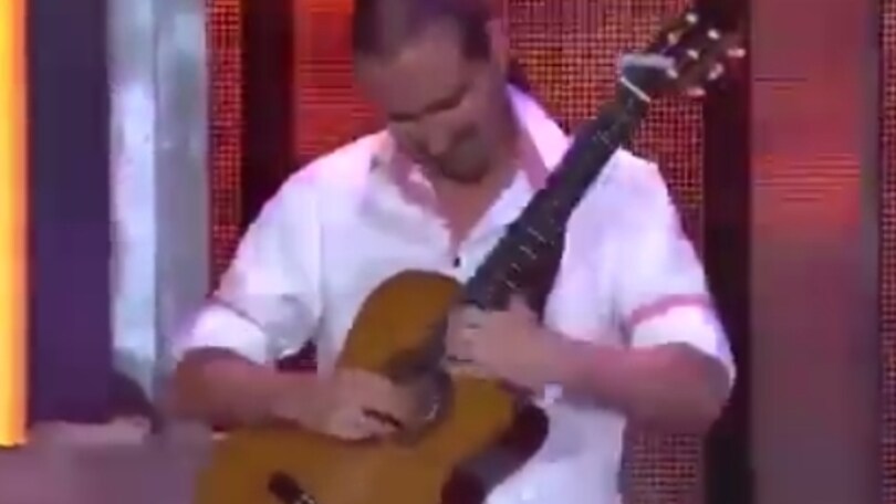Chitarra sbagliata, parte l'assolo fake