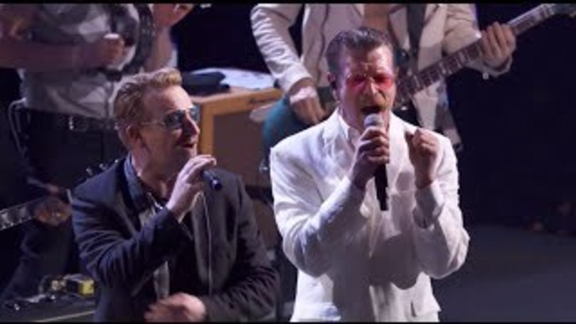 Parigi: Eagles of death metal su palco U2 a Parigi