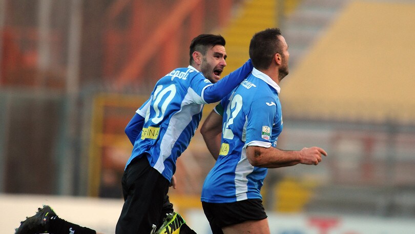 Serie B: poker Novara, Perugia travolto. Il Bari cade a Modena