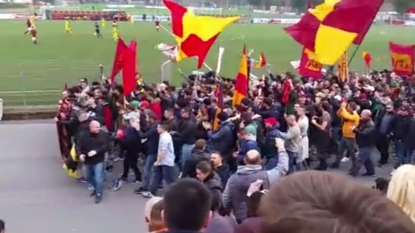 Trigoria, contestazione dei tifosi contro la società