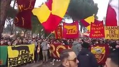 La contestazione dei tifosi a Gabrielli e Pallotta