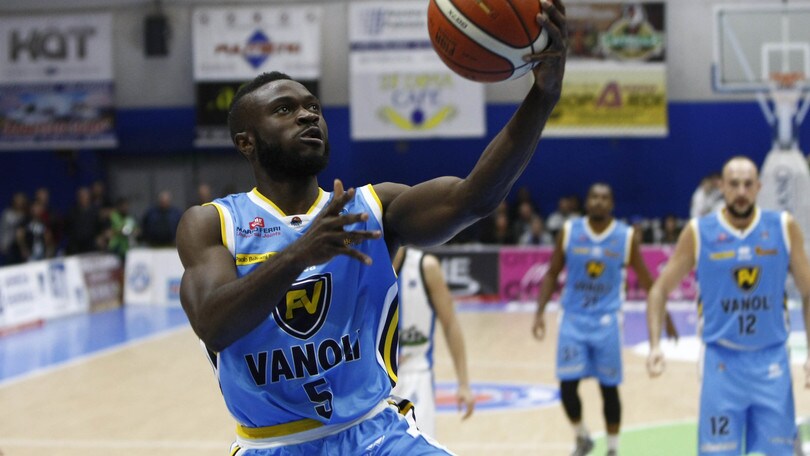 Cantù, idea Jerrells, Caserta prende Adegboye
