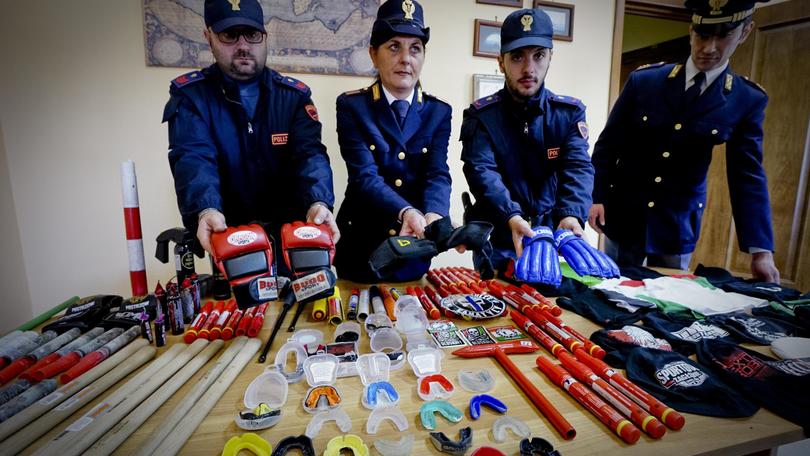 Europa League Napoli-Legia: tafferugli all'arrivo dei tifosi polacchi fuori dal San Paolo