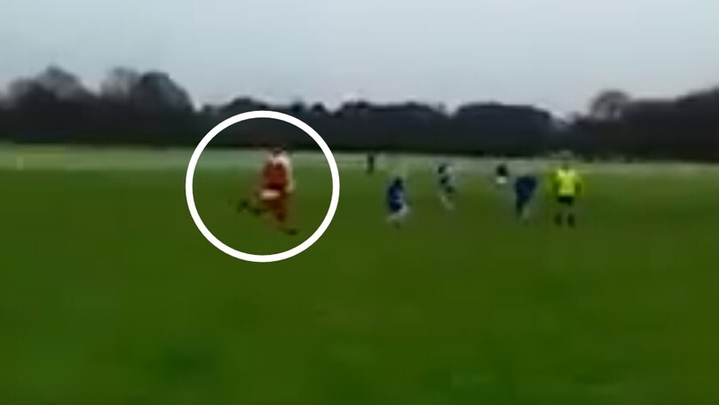 Babbo Natale fa invasione e segna un gol