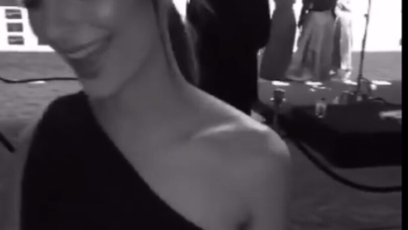 Emily Ratajkowski adora ballare