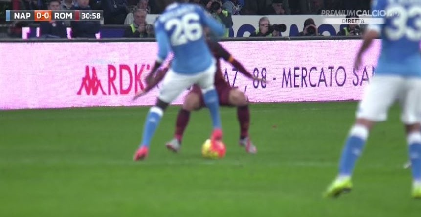 Napoli-Roma, "ruleta" di Koulibaly. Il San Paolo si esalta