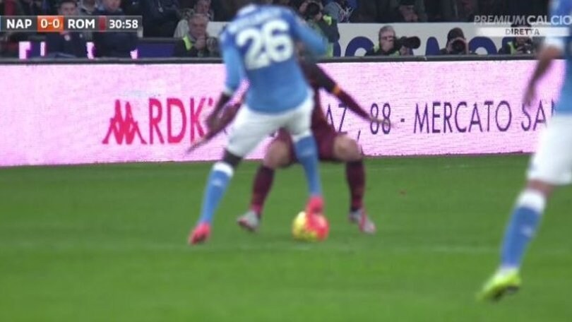 Napoli-Roma, "ruleta" di Koulibaly. Il San Paolo si esalta