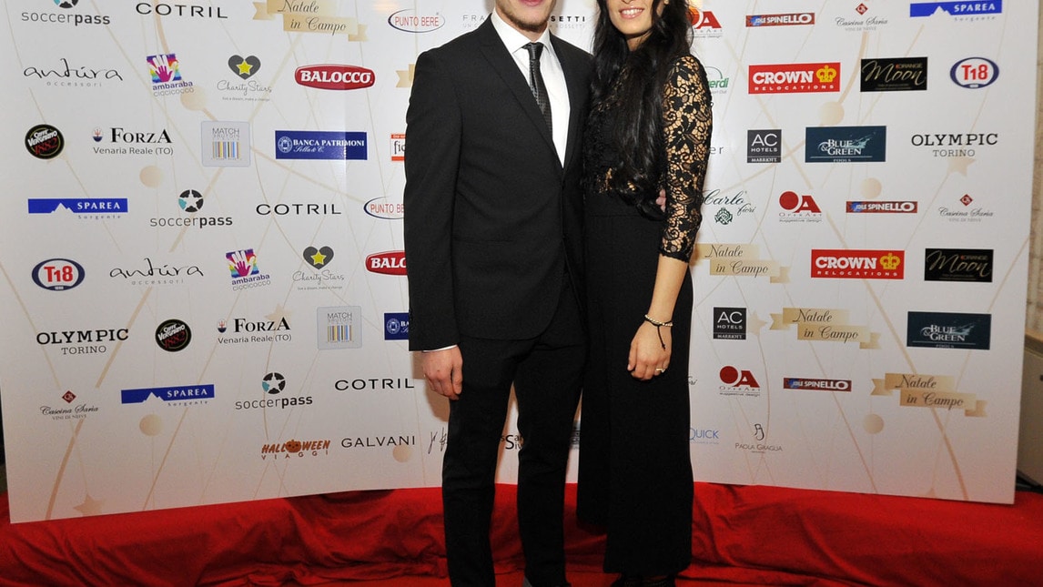 <p>La showgirl all'evento benefico Natale in campo&nbsp;a favore del Reparto di terapia intensiva neonatale della clinica universitaria&nbsp;del Sant'Anna</p>
