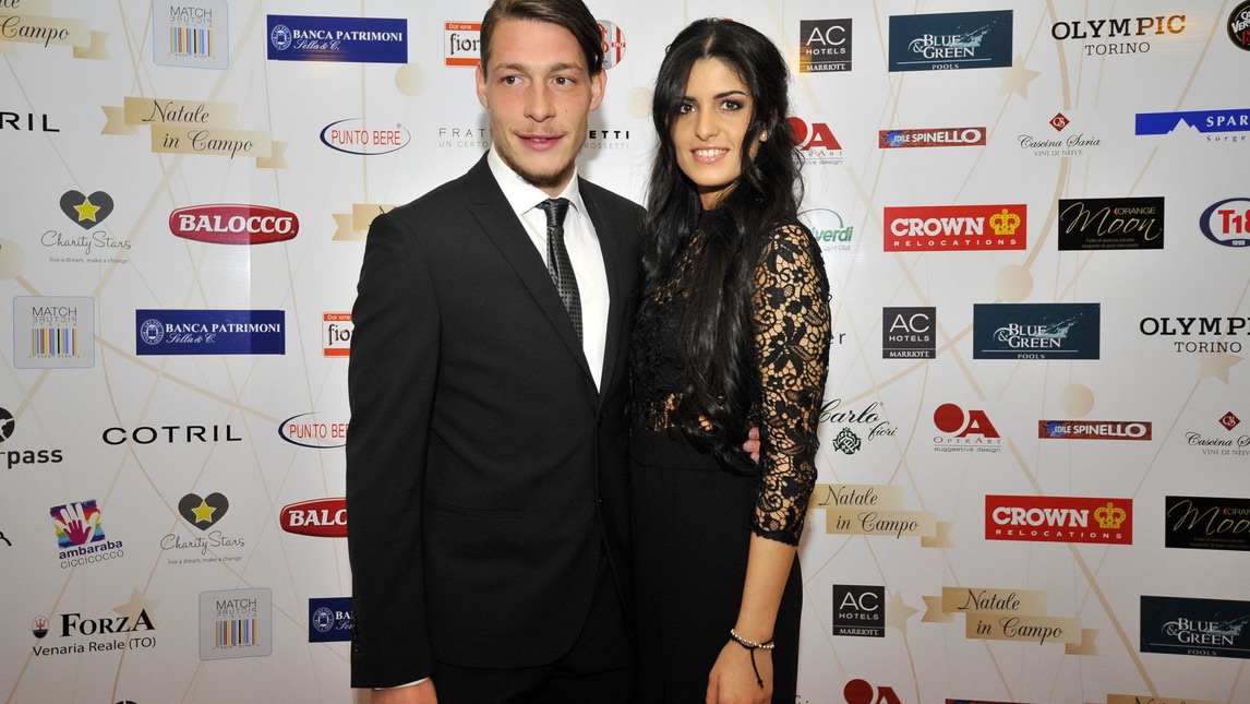 <p>La showgirl all'evento benefico Natale in campo&nbsp;a favore del Reparto di terapia intensiva neonatale della clinica universitaria&nbsp;del Sant'Anna</p>
