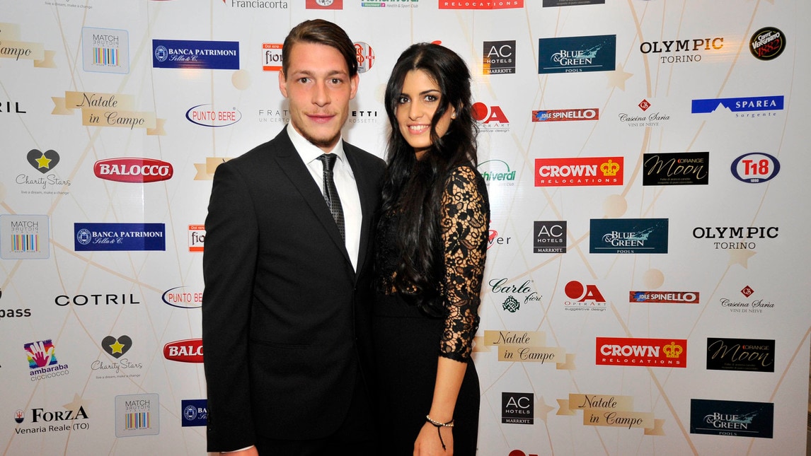 <p>La showgirl all'evento benefico Natale in campo&nbsp;a favore del Reparto di terapia intensiva neonatale della clinica universitaria&nbsp;del Sant'Anna</p>
