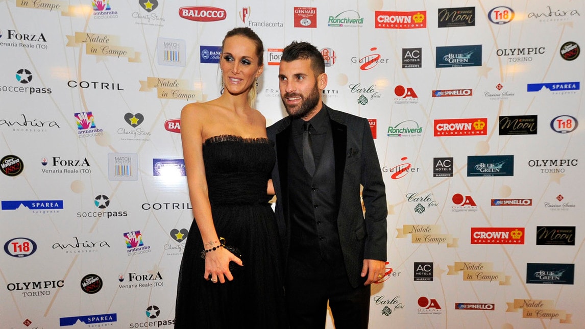 <p>La showgirl all'evento benefico Natale in campo&nbsp;a favore del Reparto di terapia intensiva neonatale della clinica universitaria&nbsp;del Sant'Anna</p>
