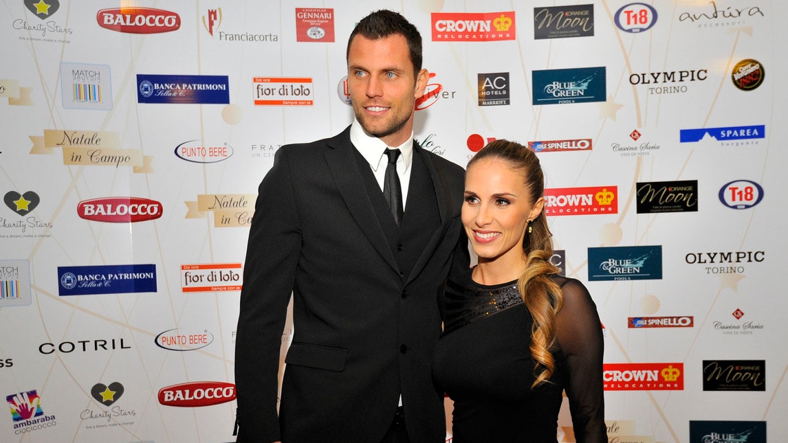 <p>La showgirl all'evento benefico Natale in campo&nbsp;a favore del Reparto di terapia intensiva neonatale della clinica universitaria&nbsp;del Sant'Anna</p>
