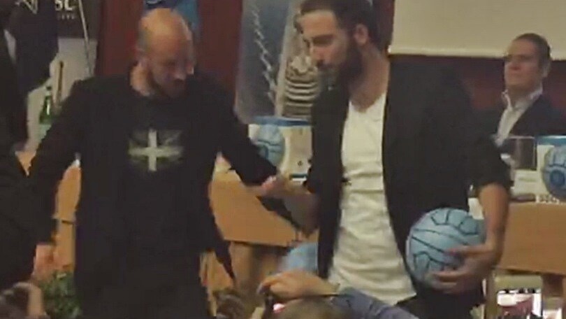 Napoli, i palleggi di Higuain e Reina per il calendario