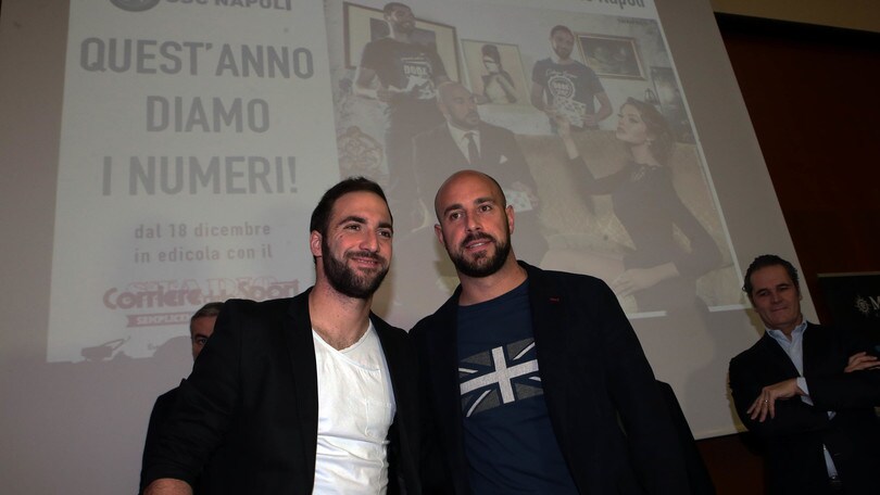 Napoli, Higuain e Reina alla presentazione del calendario