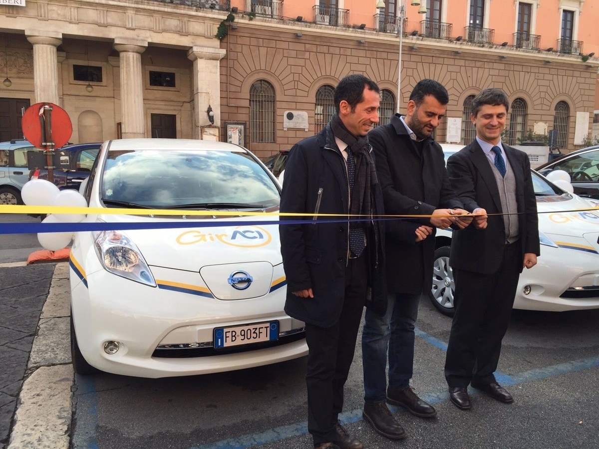 Nissan inaugura il car sharing elettrico