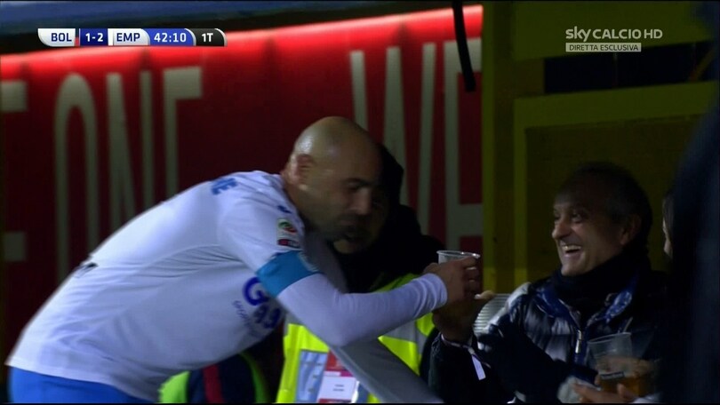 Serie A Empoli, Maccarone beve birra dopo il gol