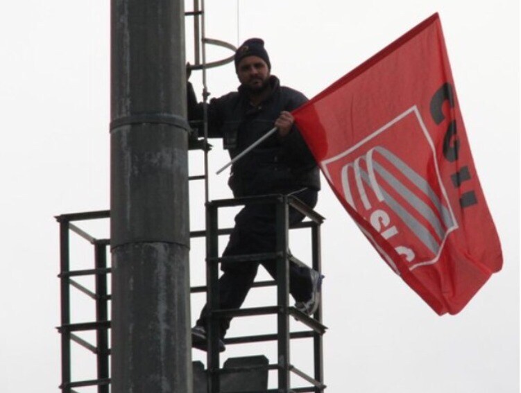 Ippica, ad Agnano protesta su una “torre”