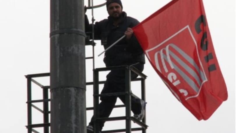 Ippica, ad Agnano protesta su una “torre”