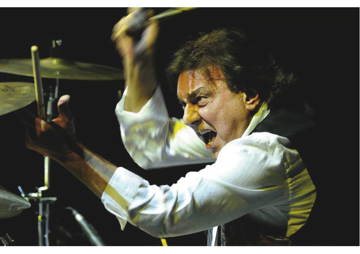 Tullio De Piscopo festeggia live a teatro