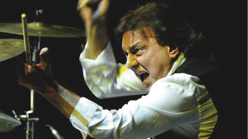 Tullio De Piscopo festeggia live a teatro