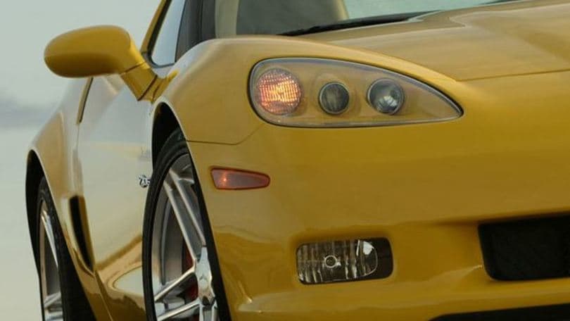 Sicurezza in auto, gli italiani non usano le frecce