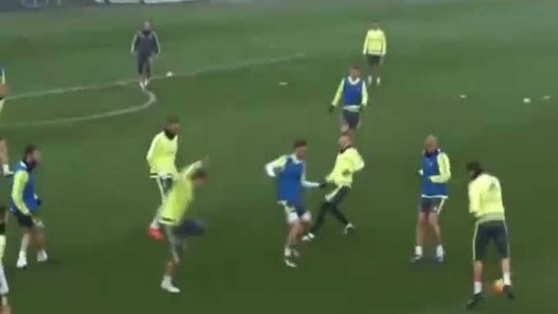 Cristiano Ronaldo "balla" la musica country