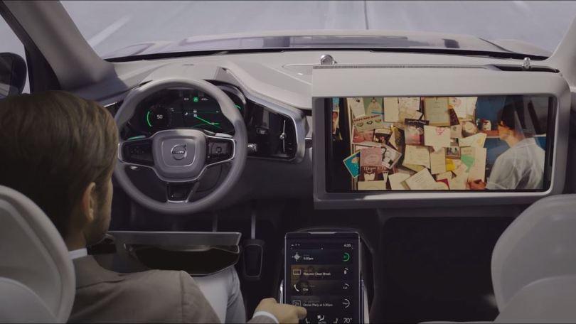 Volvo, serie tv in auto invece di guidare