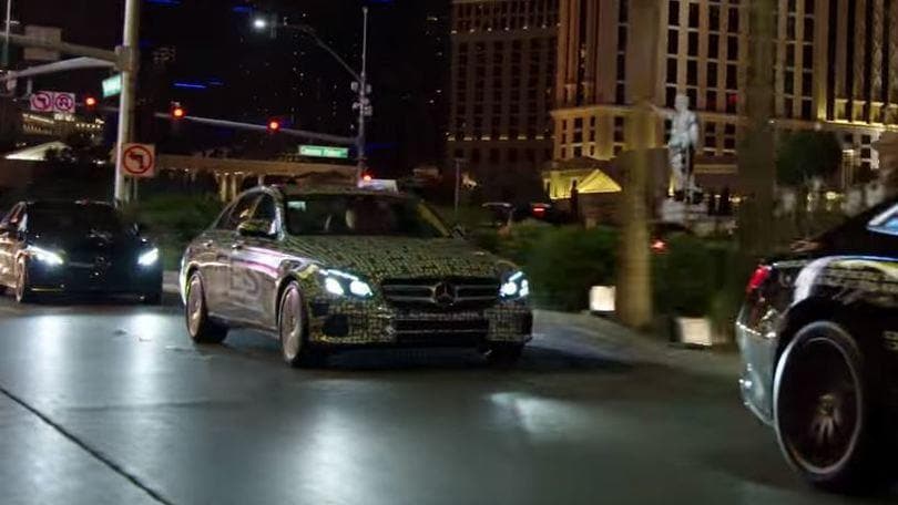 Nuova Mercedes Classe E, anteprima camuffata a Las Vegas
