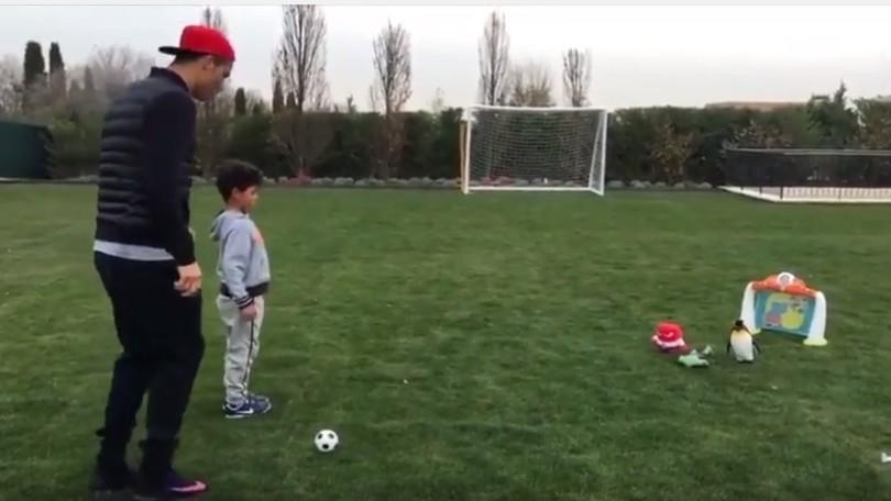 Cristiano Ronaldo vuole sempre vincere, anche contro il figlio!