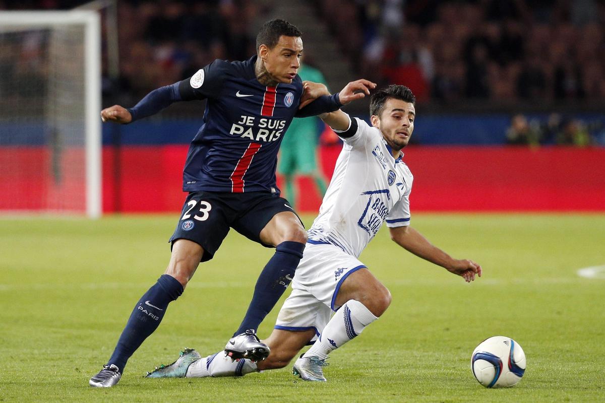 Calciomercato, dalla Francia: «Van Der Wiel verso la Roma»