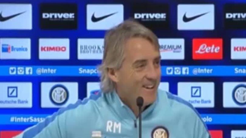 Mancini annuncia la formazione titolare ad una bambina