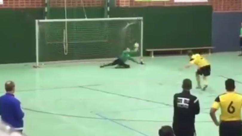 Effetto micidiale, il portiere viene beffato così
