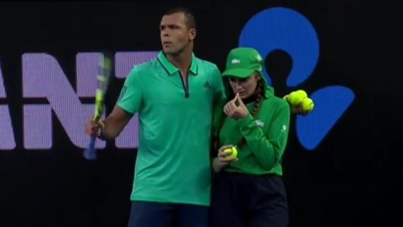Tennis, Australian Open: Tsonga soccorre la raccattapalle colpita al volto