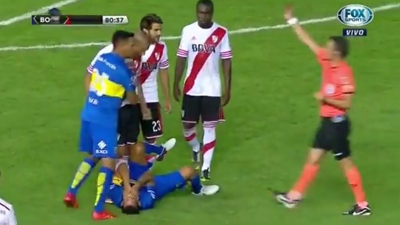 Testata a Tevez: in Boca Juniors-River Plate scoppia il finimondo!