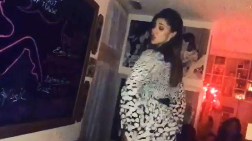 Belen scatenata nel twerking: ballo hot a una festa