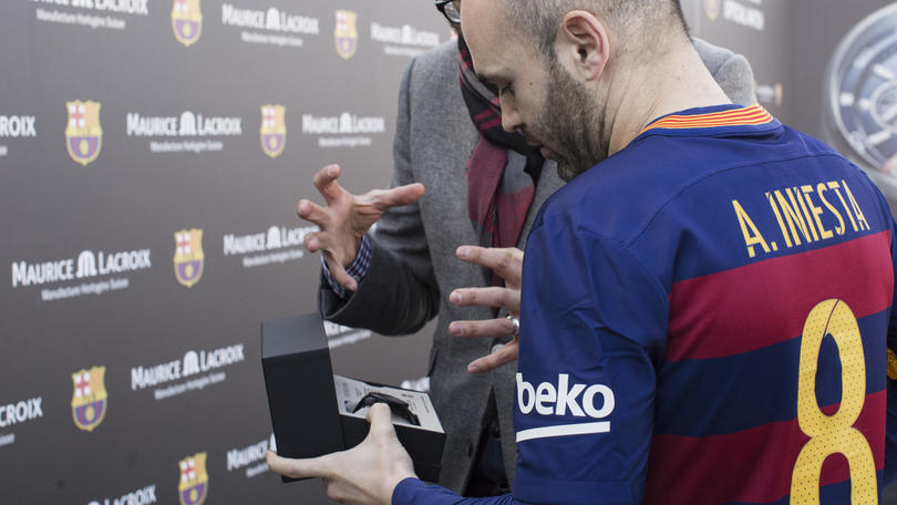 Il FC Barcelona riceve il Maurice Lacroix Masterpiece Squelette