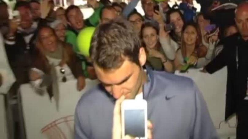 Federer operato al menisco