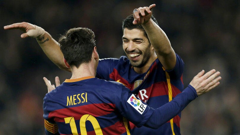 Suarez, poker e messaggio per Messi: «Complimenti per i tuoi 500 gol»