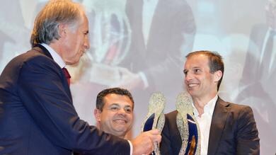 Serie A Juventus, Allegri premiato da Malagò come miglior sportivo piemontese del 2016