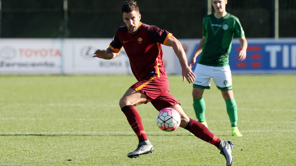 Roma, Strootman torna in campo sotto gli occhi di Pizarro