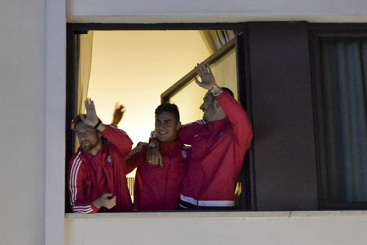 Serie A: l'assedio dei tifosi all'albergo della Juventus a Frosinone
