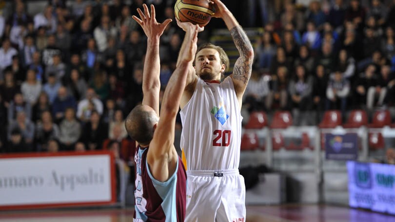 Basket A2, Roma beffata, playoff lontani