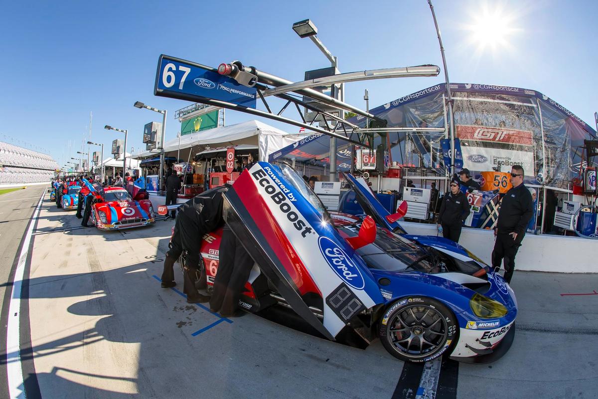 24 Ore Le Mans 2016, 4 Ford a caccia delle Ferrari