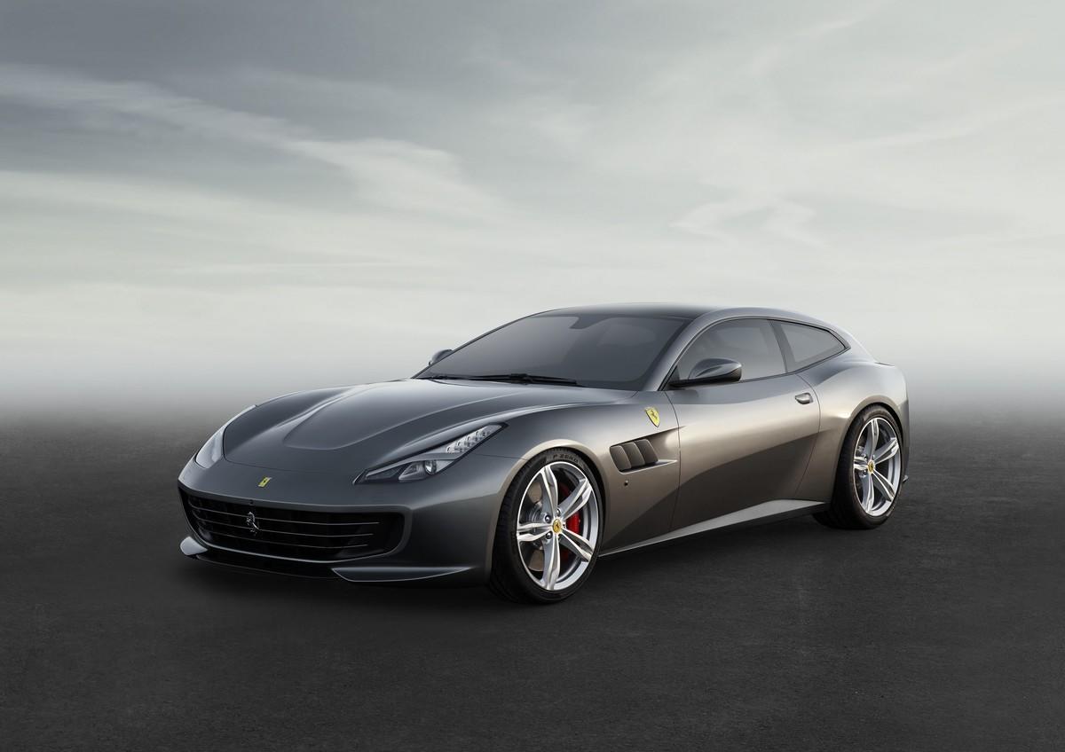 Nuova Ferrari GTC4 Lusso, potenza estrema per 4