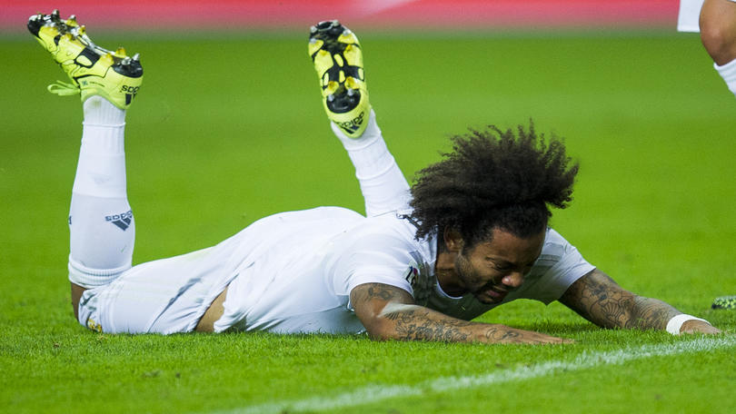 Real Madrid, Marcelo ko, probabile lussazione ad una spalla. Roma a rischio